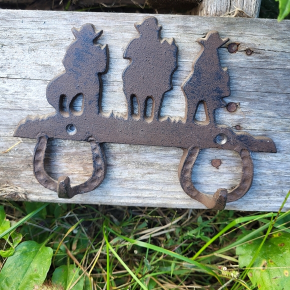 Brown Tone Cast Metal Cowboy Silhouette and Horseshoe Coat Rack Hooks - Picture 3 of 15